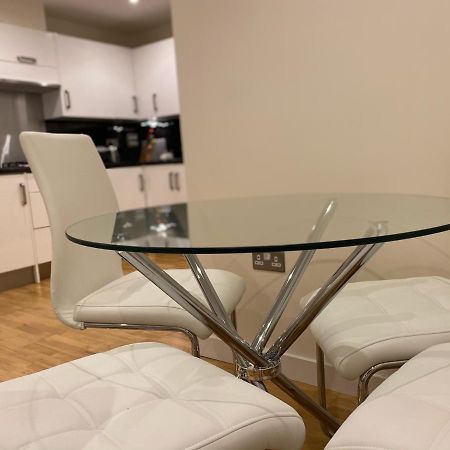 Amazing 2 Bed 2 Bath Private Apartment Watford  Exterior photo